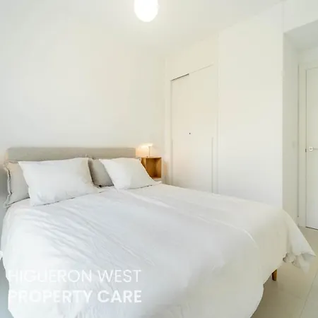Nordic Delight - 3-bedroom South-facing With Sea Views And Pool, Lomas, Apartamento Fuengirola