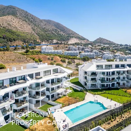 Nordic Delight - 3-bedroom South-facing With Sea Views And Pool, Lomas, Apartamento Fuengirola